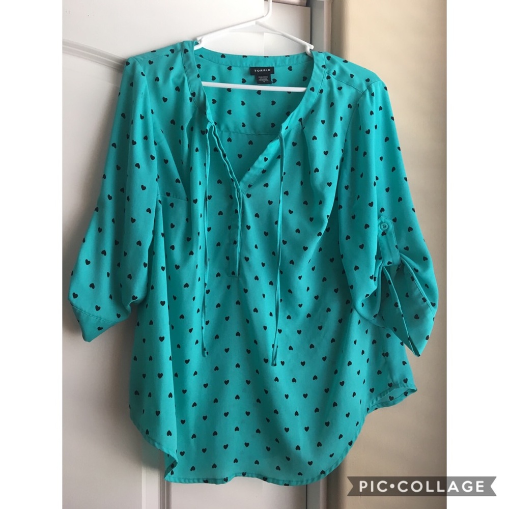 Torrid Blouse w/ hearts 💕Size 0